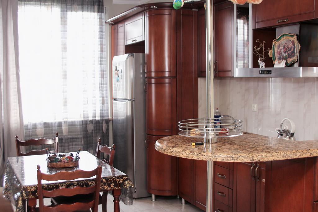 Apartment Rustaveli 57 バトゥーミ エクステリア 写真