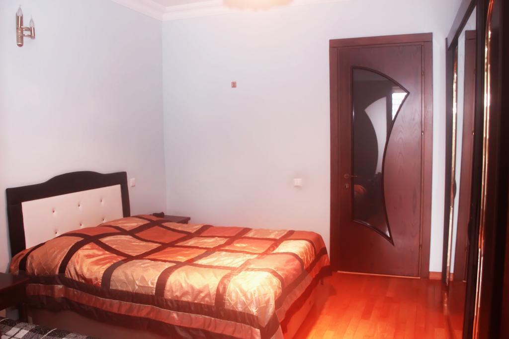 Apartment Rustaveli 57 バトゥーミ エクステリア 写真