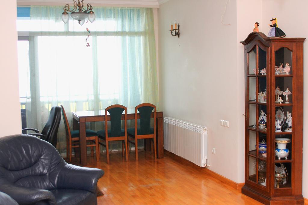 Apartment Rustaveli 57 バトゥーミ エクステリア 写真