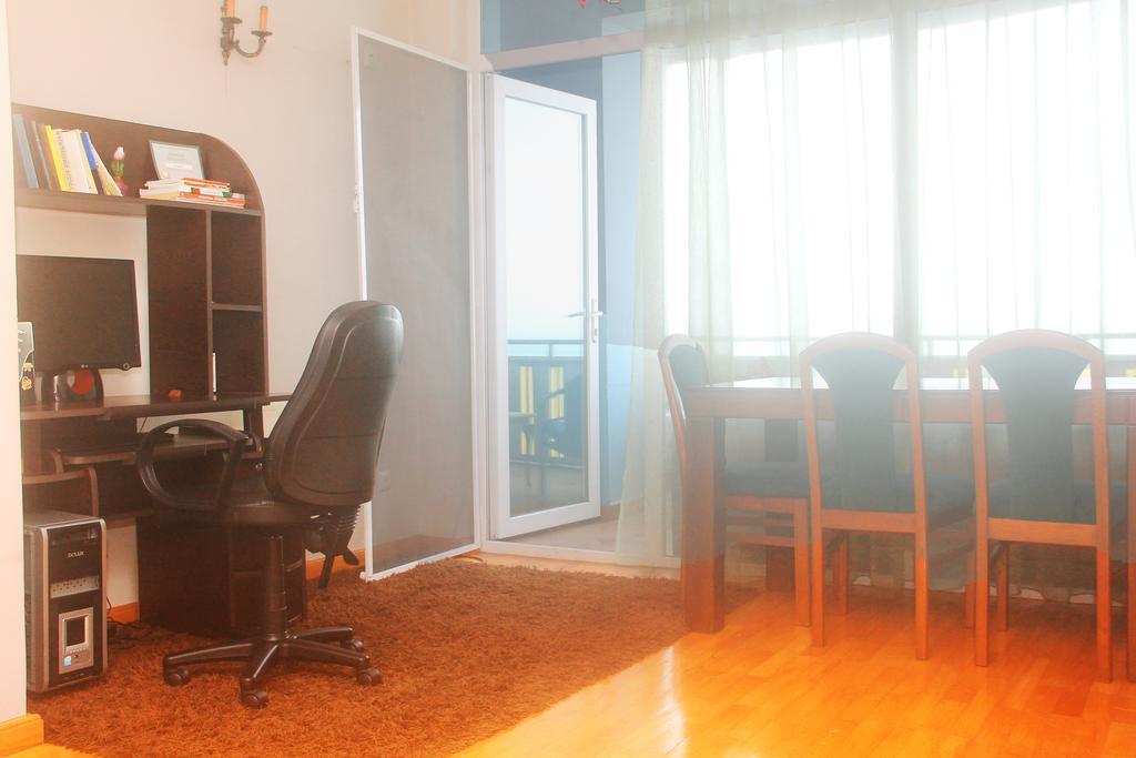 Apartment Rustaveli 57 バトゥーミ エクステリア 写真