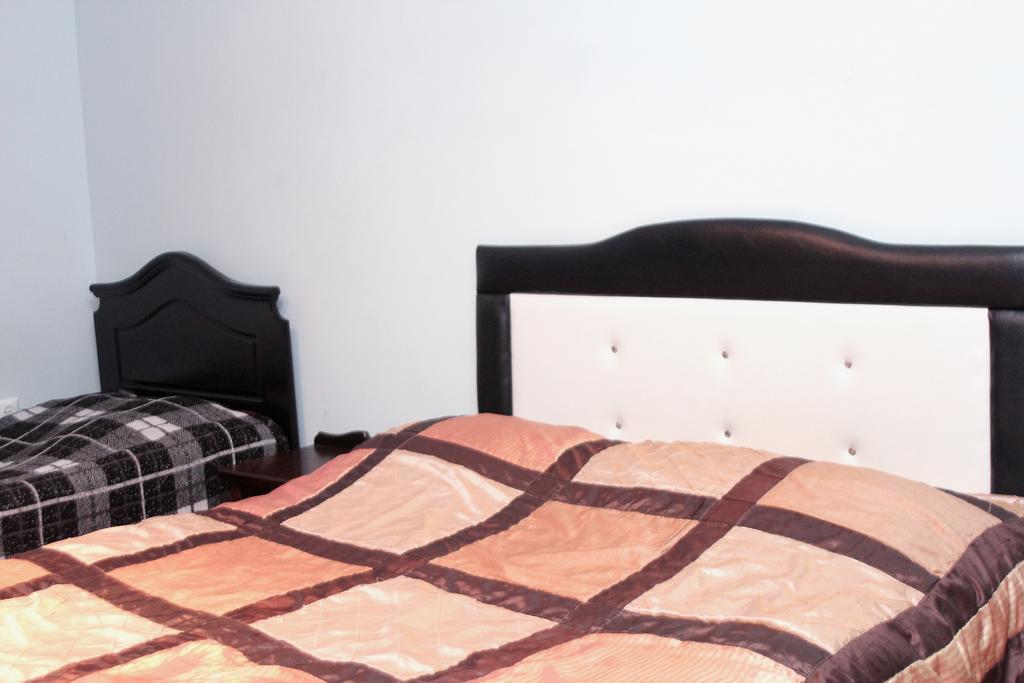 Apartment Rustaveli 57 バトゥーミ エクステリア 写真
